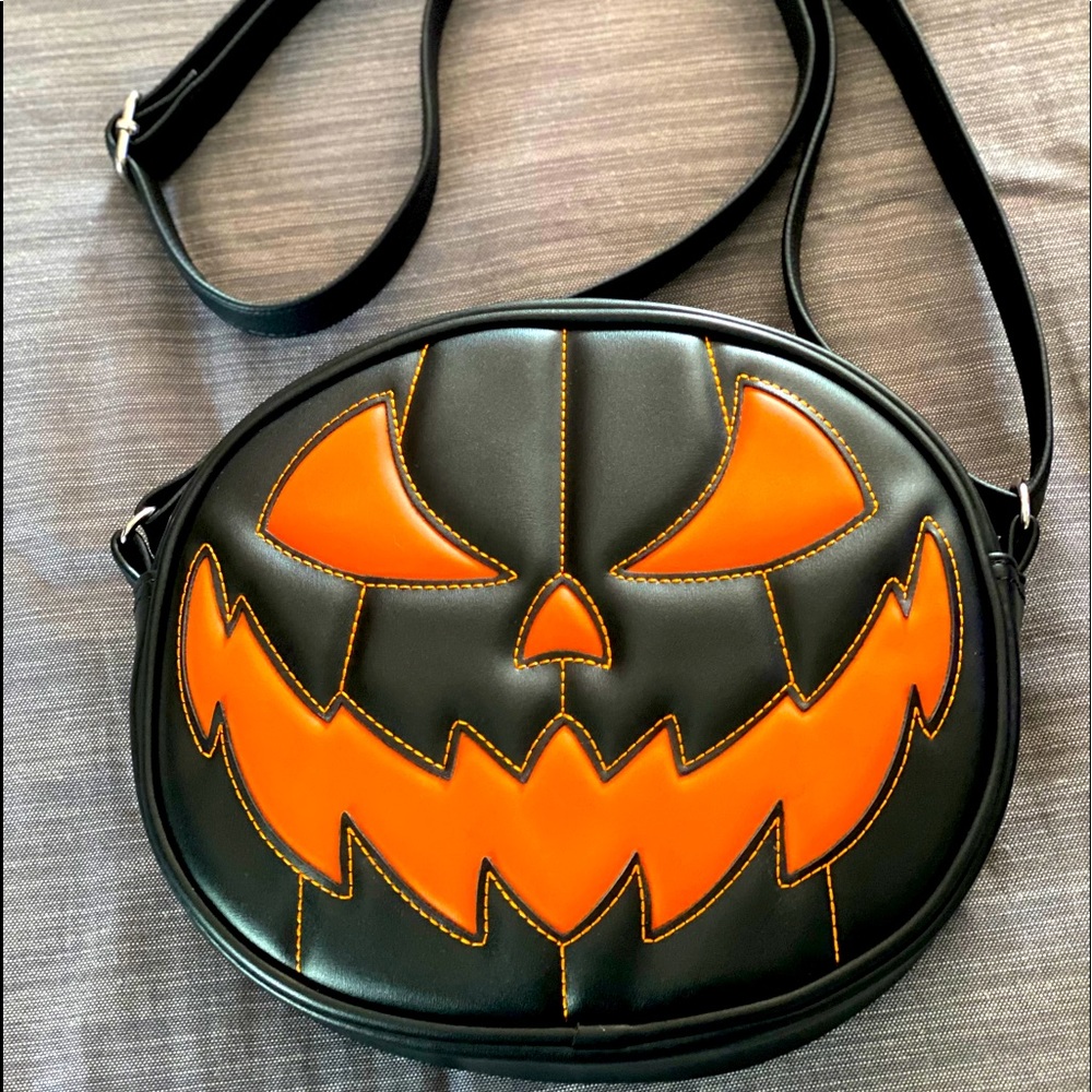 Love pain and stitches bag